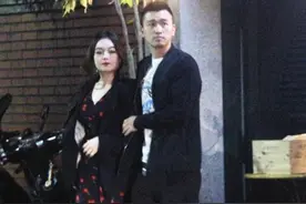 24岁女星与38岁富商亲密约会，男方已婚有2子，自曝下周离婚图片
