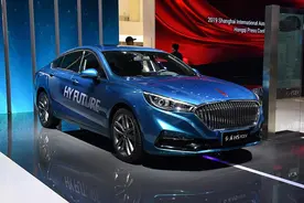 中国第一款成功点火的氢燃料车，红旗H5-FCEV,不插电不烧油0污染图片