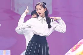 关晓彤堪称小机灵，玩游戏整惨董子健，一旁杨幂机智救场显高情商图片