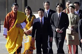 不丹王后与纪子妃比美，黄裙穿出“正宫娘娘”范，纪子妃自愧不如图片
