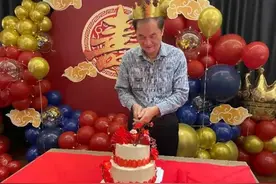 格力多名经销商为格力之父朱江洪庆生图片