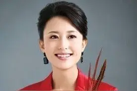 与央视美女张蕾“亲密”合影的二男人，都是“老公”？且听她说图片