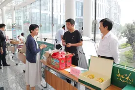 持续推动“百企帮百村”集中攻坚行动 高新区多措并举全力打赢脱贫攻坚战图片