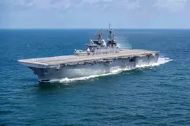 076两攻的榜样？设计独特的美国级两栖攻击舰，极其重视航空作战图片