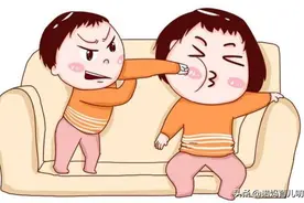 一两岁宝宝爱打人？很可能是你对他关注度不够，想引起你的注意呢图片