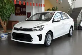 起亚焕驰，最低油耗5L，轴距2570毫米，经济实惠小型轿车图片