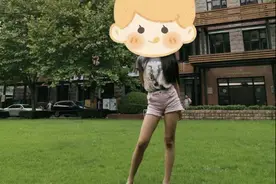 马伊琍罕晒女儿近照，12岁爱马大长腿瞩目，长发飘飘似大学生图片