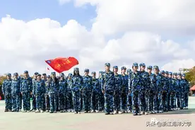 燃！飒！炸！海大19级军训完美收官！图片