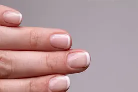 我的手指月牙突然不见了！难道是得病了？图片