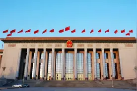 国画大家崔如琢，为人民大会堂创作了最大的花鸟画图片
