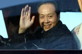 2009年罗京去世，王宁用3小时才录完悼词，追悼会提前半小时结束图片
