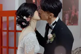 吴尊婚礼现场起哄亲岳母，哥哥姐姐正装出席婚礼，颜值比吴尊还高图片