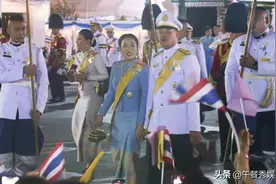 王太后生日之际，提帮功王子被获准回国，帕公主见到弟弟欣喜若狂图片