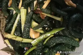家常版腌制小黄瓜，只需1袋醋，2袋酱油，5斤小黄瓜，又脆又好吃图片