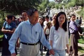 28岁翁帆凭一个电话就答应杨振宁求婚？父亲翁云光终于说出真相图片