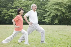 70岁后每天走多少步合适？老人多走路，或可把7类疾病“走”没图片
