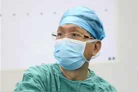 彭俊生教授告诉你：只打几个“小孔”的胃癌手术是怎么做的？图片