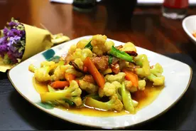 今天吃什么？干锅有机花菜，维C含量高、味道鲜美，先收藏了再说图片