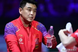 王皓儿子练直板打球！有望继承父亲特长，弟子更是奥运夺冠热门图片