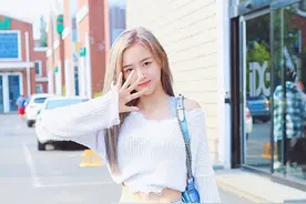 吴宣仪的夏日裙装穿搭，活力少女感满满图片