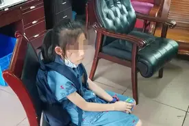 公交车上睡着坐过站，小女孩急哭了……赶紧向公交师傅求助图片