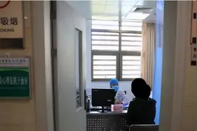 孩子骑自行车受伤，捂着下体冲进医院，医生立刻做出了诊断图片