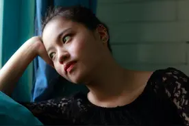 中年女人的身体有这3种反应，多半是动情了图片
