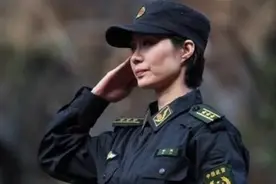 中国女特警雷敏：训练20年奖章无数，现已是大校警衔，却嫁给保安图片
