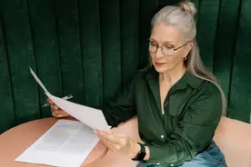 不指望儿媳妇养老，你都看透了什么？一位56岁婆婆的回答扎心了图片