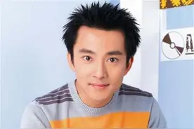 2004年，帅气的央视主持人亚宁“突然消失”，后来过得怎么样了？图片