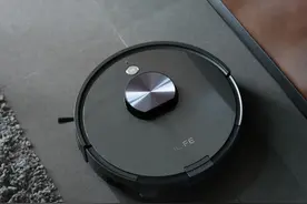 强悍吸力，扫地机器人快速洁净全家图片