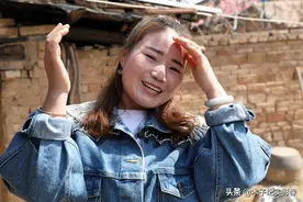 河南女孩出生3天被养父母抱养，如今33岁，看她如何报答养父母的图片