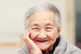 天天涂身体乳和从不涂身体乳，过了50岁后，皮肤会有3个大区别图片