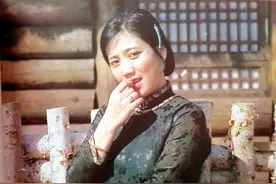 疏离15年，丁嘉丽含泪道歉：女儿，妈妈对不起你图片