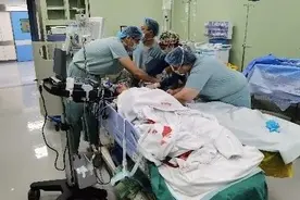 生死时速，瑞金医院两院区携手成功抢救车祸特大脱套伤花季少女图片