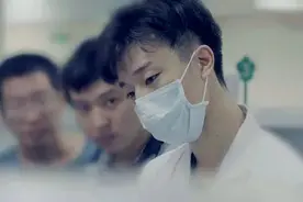 25岁博士毕业，凭借“长得帅”一夜爆红，他是现实版“江直树”图片
