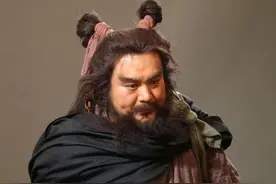偶像剧苦情男二李逵：知道我黑旋风的中心吗？那就是宋江哥哥啊图片