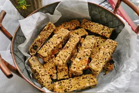 无油无糖，自制燕麦坚果能量棒，饱腹感极强，代餐零食都合适图片