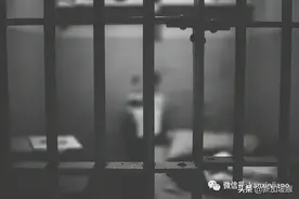 马国监狱过去一年多超4万名囚犯确诊；一对夫妻感染后仍欢天喜地图片