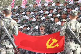 大漠戈壁，官兵用嘹亮的歌声为党献礼图片