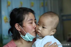 1岁半男童患癌，弟弟又天生残缺，父母为了他们倾家荡产图片