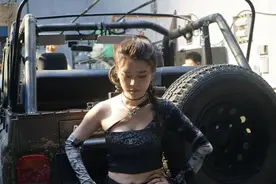 绝地求生：穿上水手服的沫子有多美？粉丝：没人敢说沫子是阿姨了图片