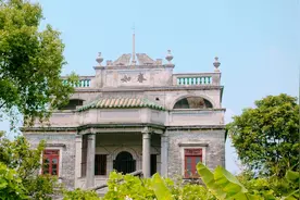 花光一生钱财只为在家乡显摆？13栋荒废别墅，矗立在广东华侨村图片