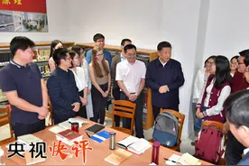 【央视快评】让青春在新时代的广阔天地中绽放图片