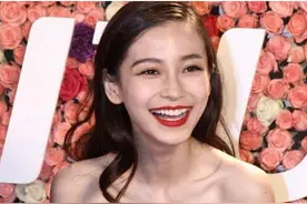 “我花了3小时打扮自己”，看了明星网红生图对比，美女清醒点图片