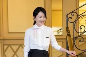 衬衫要不要塞进裤子里？看看袁泉，俞飞鸿怎么穿，你就懂了图片