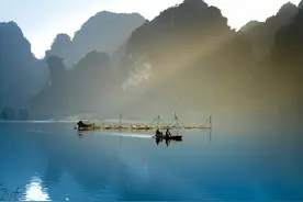 远看山有色，近看水无声图片