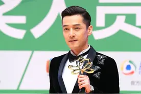 顶级男神胡歌，他的正装搭配属于时尚“标杆”图片