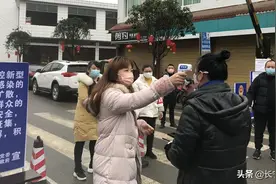 风里雨里 我在抗疫的街上走起图片