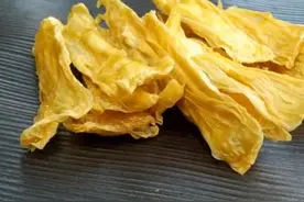 自制腐竹，1碗黄豆2碗水，纯绿色无添加，晾干后就可以密封保存了图片
